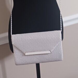 Vintage Excellent Condition "Bags by Marlo" White and Gold Trimmed Metal Purse